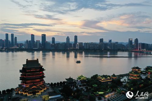 江西南昌 暴雨 洗城 晚霞絢麗 高溫仍將持續